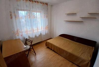 Apartament cu 3 camere semidecomandat în Central - 1