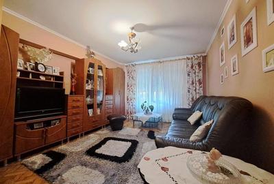 RECO Apartament cu trei camere decomandat - 2