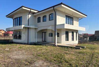 "Casa premium in Sangeorgiu de Mures - Eleganta si liniste"