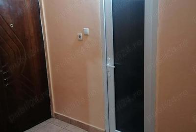 Garsoniera decomandata G. Enescu p 4,40 mp,1250 lei luna. - 3