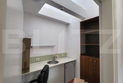 Spațiu comercial, de 49 mp, în Central - 3
