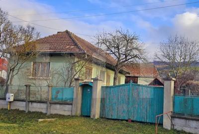 Casă cu 2 camere cu Teren 1223 Mp în Bicfalău - 2