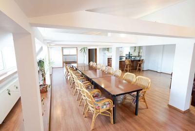 Spațiu comercial, de 680 mp, în Central - 4