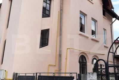 Casa de vanzare, cu 10 camere, suprafata utila 310 mp, zona