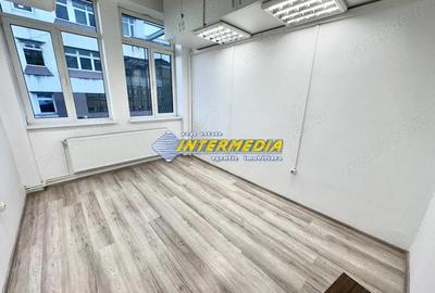 Spatiu de inchiriat in Centru Finante finisat complet - 1