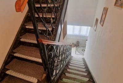 Apartament superb pe doua nivele, renovat integral, in vila, curte proprie, Grad - 15