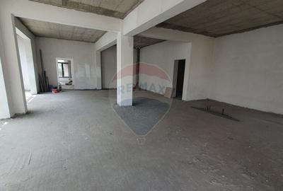 Spațiu comercial, de 91 mp, în Central - 8