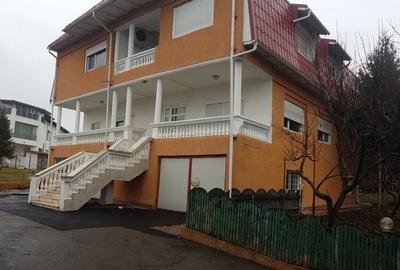Casă cu 5 camere în Băneasa