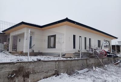 Casă cu 4 camere cu Teren 460 Mp în Miroslava - 2