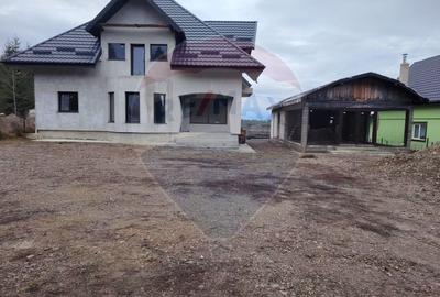 Casă individuală cu 8 camere cu Piscina în Poiana Stampei - 3