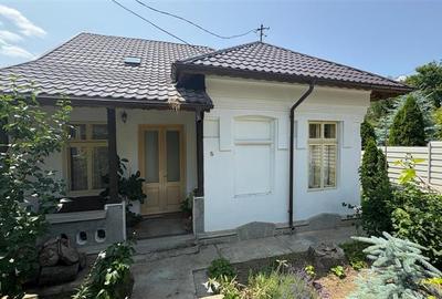 Casă cu 3 camere cu Canalizare în Copou