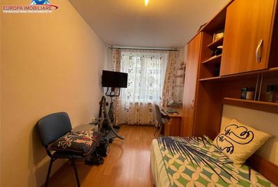 Apartament cu 3 camere semidecomandat în 23 August