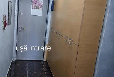 Apartament cu 3 camere semidecomandat în Micro 4