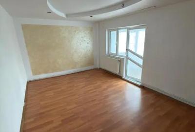 Apartament cu 3 camere decomandat în Balta Albă - 2
