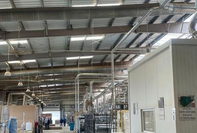 Spațiu comercial, de 1,500 mp, în Central - 3