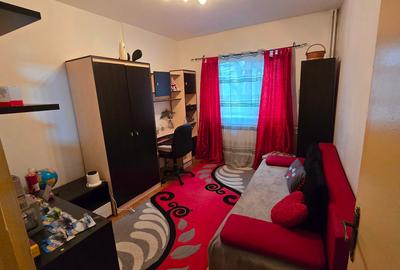 Vând apartament 3 camere Alfa etaj 1 - 9