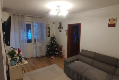 Apartament cu 3 camere nedecomandat, mobilat în Tătărași