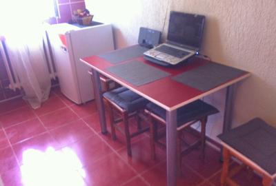 Garsonieră decomandata, situata la etajul 1 in cartierul Cedonia - 8