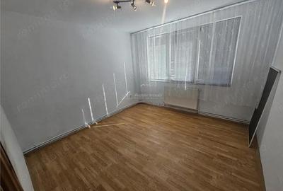 Apartament cu 2 camere semidecomandat în Micro I - 3
