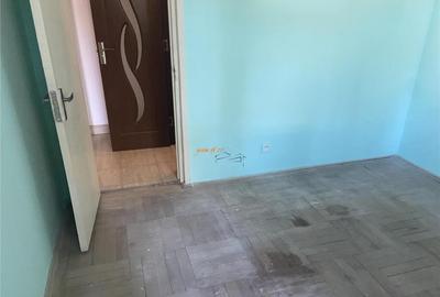 Apareament 4 camere , zona cartier Sud , et 1/4 , 60 mp , li Apareament 4 camere , zona cartier Sud , et 1/4 , 60 mp , li - 12