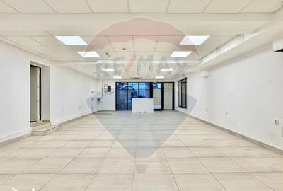 Spațiu comercial, de 122 mp, în Tractorul - 3