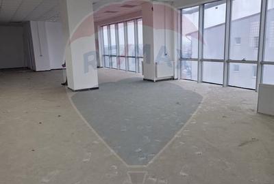 Spațiu comercial, de 2,246 mp, în Central - 8