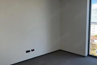 Spațiu comercial, de 146 mp, în Semicentral - 8