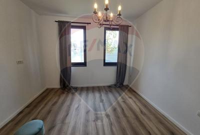 Casă cu 5 camere cu Teren 300 Mp în Ferme - 13