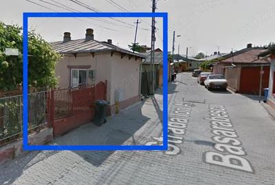 Casă cu Teren 221 Mp în Central - 2