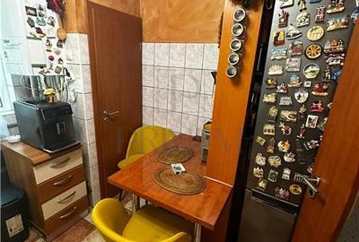 CIRCUMVALATIUNII - ETAJ 1 - BLOC IZOLAT - 4 camere - 2 bai - debara - decomandat CIRCUMVALATIUNII - ETAJ 1 - BLOC IZOLAT - 4 camere - 2 bai - debara - decomandat - 8