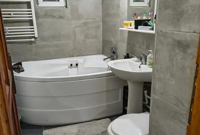 Apartament cu 3 camere decomandat în Berceni - 2