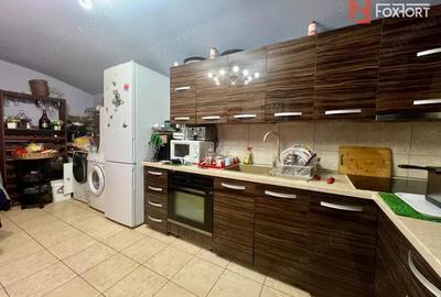 Apartament cu 3 camere semidecomandat în Traian