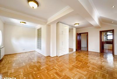 Casă cu 8 camere cu Teren 1000 Mp în Central - 13
