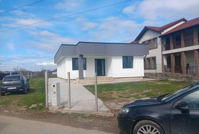 Casă cu 3 camere în Central - 2