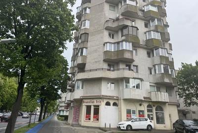 Apartament cu 3 camere decomandat în Central - 1
