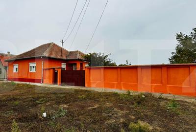 Casa de vanzare in Macea, teren 942 mp - 2