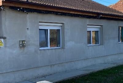 Casă de vânzare 2200 mp2 - 1