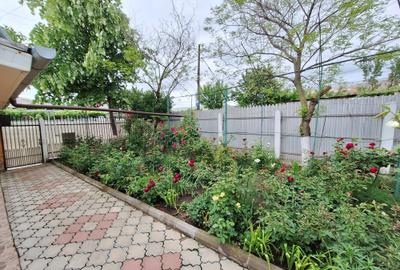 Casă cu 5 camere cu Canalizare în Central - 1