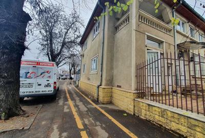 Spatiu comercial stradal 39,22 mp + 21 mp subsol + curte 18 mp - sos. Viilor - 17