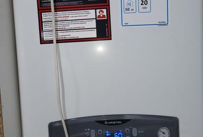 Casă individuală(P+!E+pod)+casă parter în aceeași curte. Teren 270 mp.Curte 150 - 5