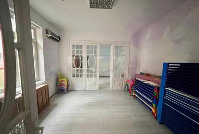 Casă cu 8 camere cu Canalizare în Parcul Carol - 8