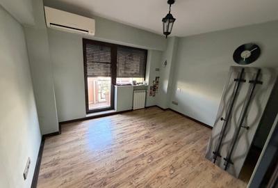 Apartament cu 4 camere semidecomandat în P-ța Victoriei - 23