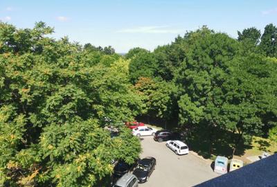 Apartament 3 camere, decomandat, 1 Mai vizavi de Spitalul Nr - 12