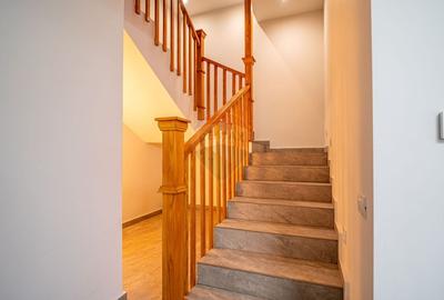 Vila superba in inima statiunii Sinaia - eleganta, confort - 13