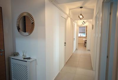 Apartament cu 3 camere decomandat, mobilat în Tractorul - 9