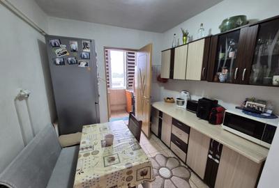 Apartament 2 camere, decomandat, str. Zambilelor - 3
