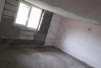 Casă cu 4 camere cu Teren 2000 Mp în Central - 4