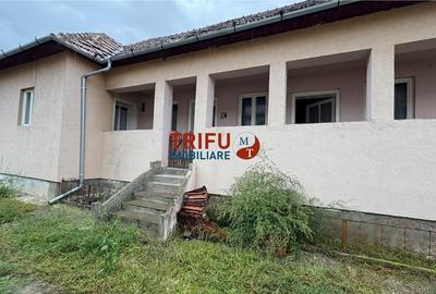 Casă de vânzare 1367 mp teren în Cricău - 2