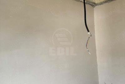 Casă cu 5 camere cu Teren 380 Mp în Luna - 10