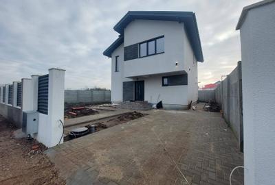 Casă individuală cu 4 camere cu Canalizare în Pantelimon - 2